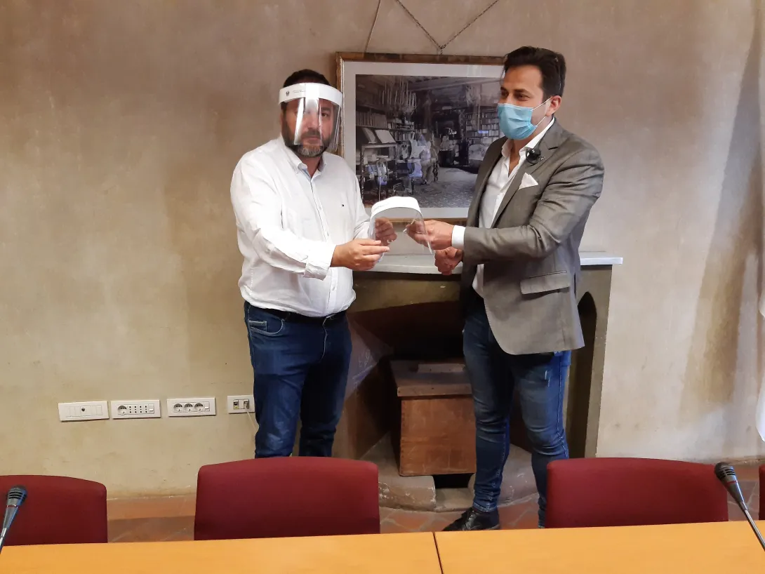 Consegna visiere al Quartiere 2