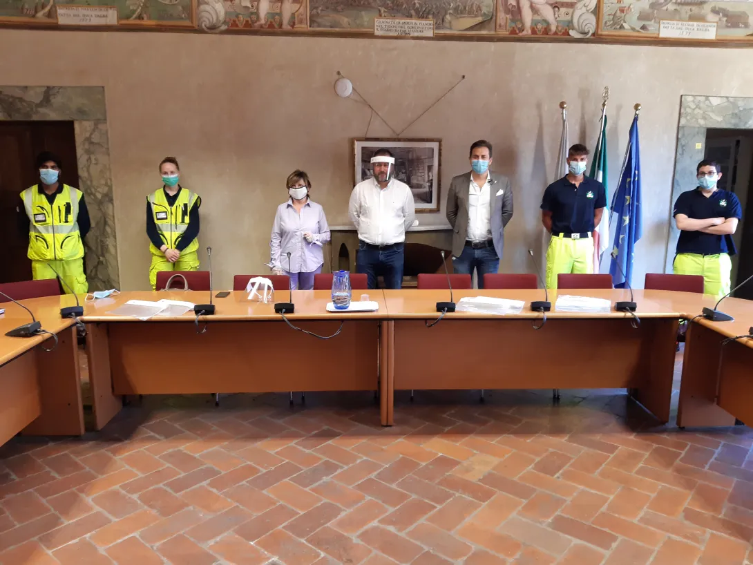 Consegna visiere al Quartiere 2