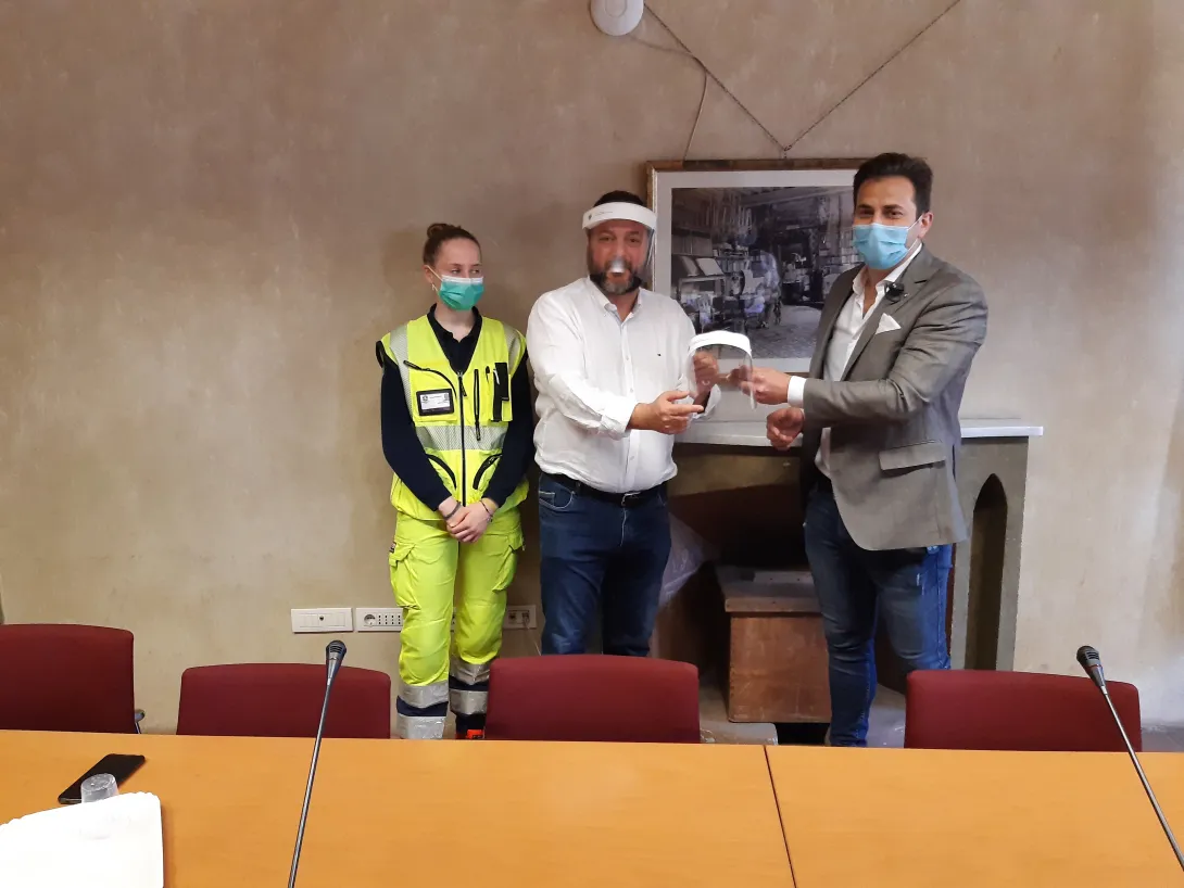 Consegna visiere al Quartiere 2