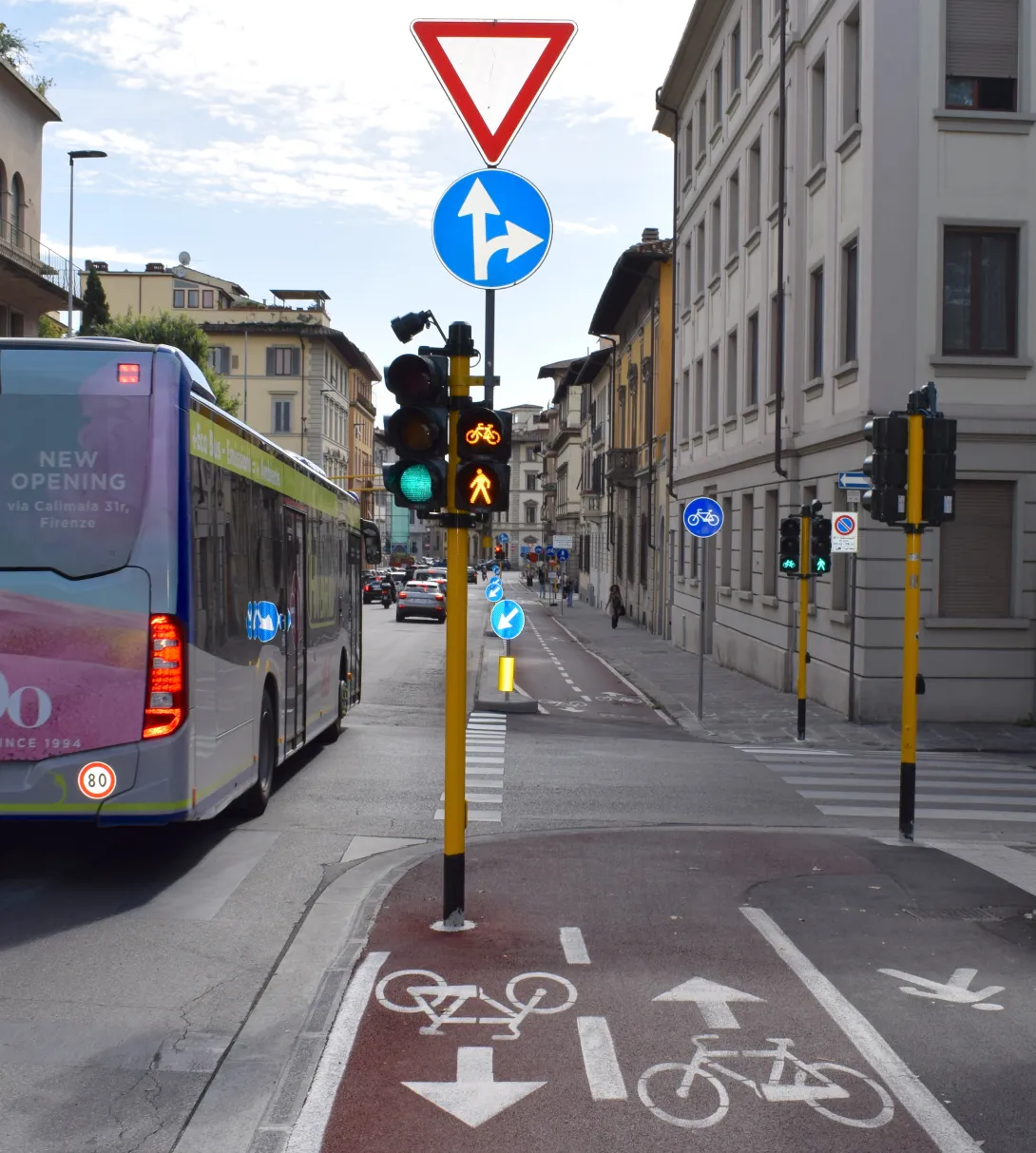 Via Poliziano-viale Milton_2.jpg
