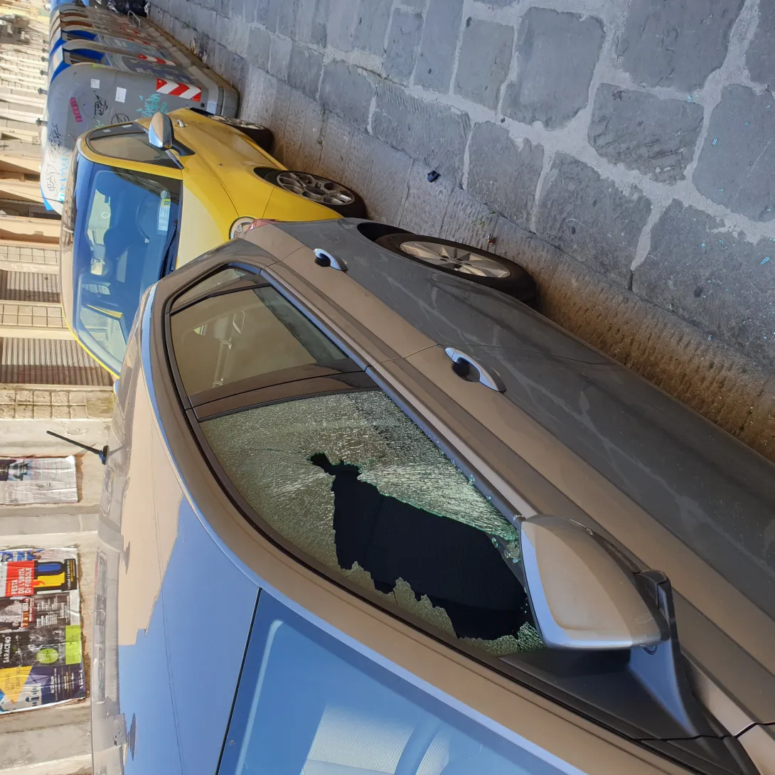Finestrini rotti in via Ghibellina