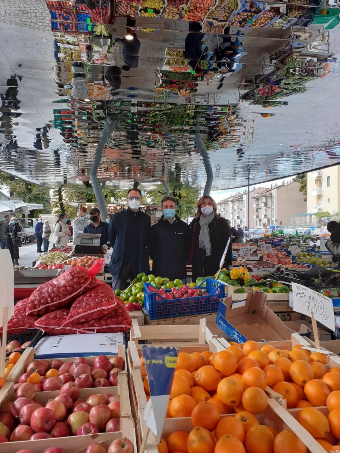 isolotto mercato.jpeg isolotto mercato.jpeg