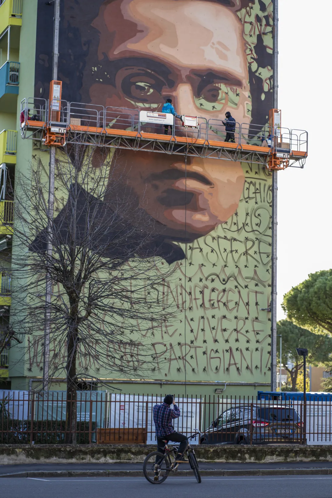 Jorit Gramsci Firenze allestimento ©MarcoBorrelli_211120_06870.jpg Jorit Gramsci Firenze allestimento ©MarcoBorrelli_211120_06870.jpg