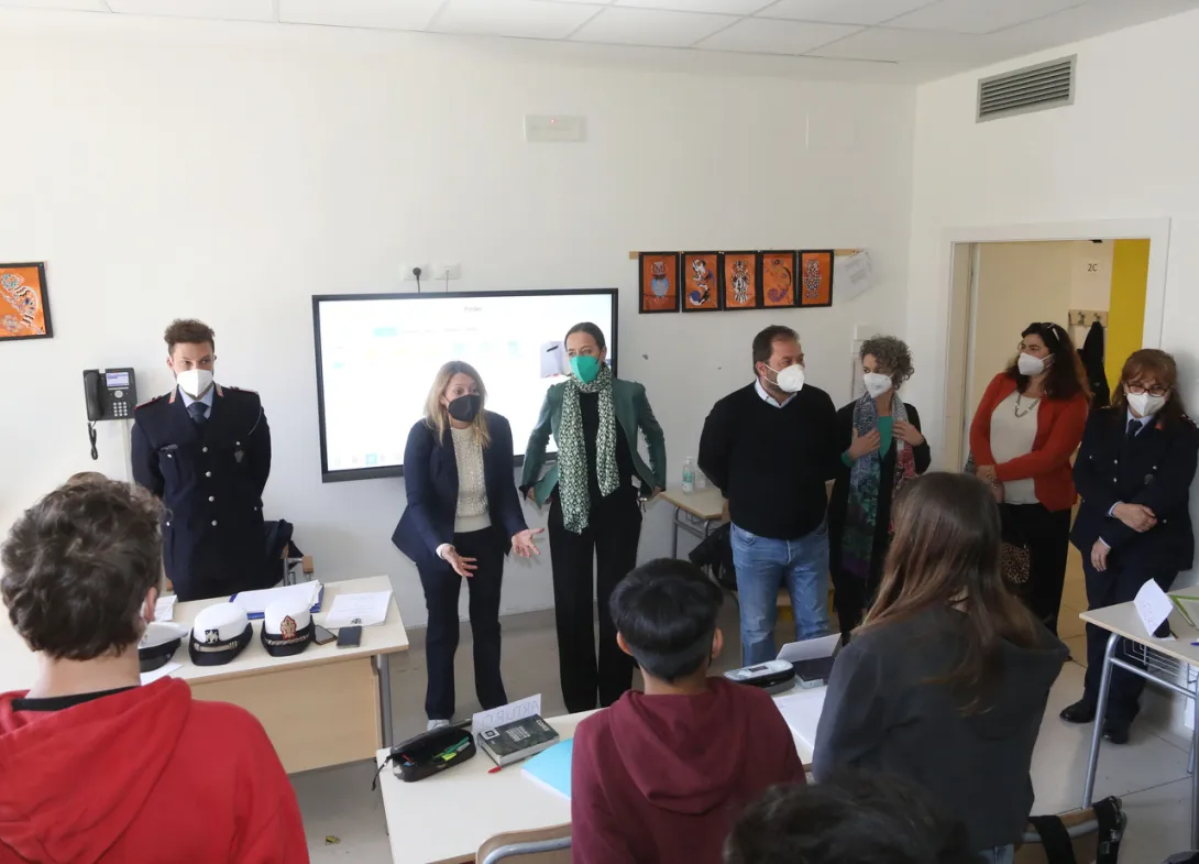 no bullismo.jpeg l'inizio del progetto questa mattina alla scuola Dino Compagni. Hanno portato un saluto l'assessora alla sicurezza Benedetta Albanese, l'assessora al Welfare e all'istruzione Sara Funaro e il presidente del Q2 Michele Pierguidi