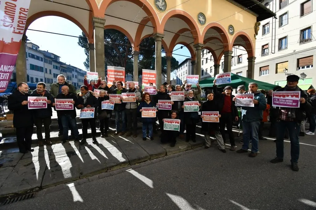 Raccolta firme. Foto di Carlo Galletti