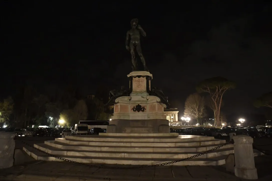 David al piazzale al buio.jpeg David al piazzale al buio.jpeg